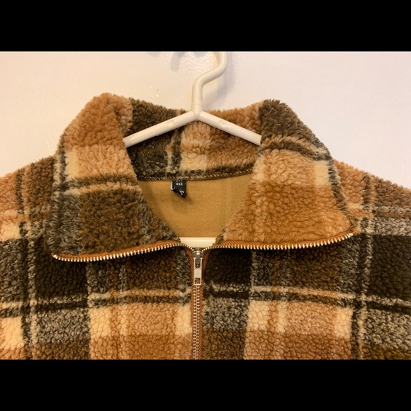 ZAFUL Fleece Plaid Cropped Jacket. Size M. - Picture 3 of 9